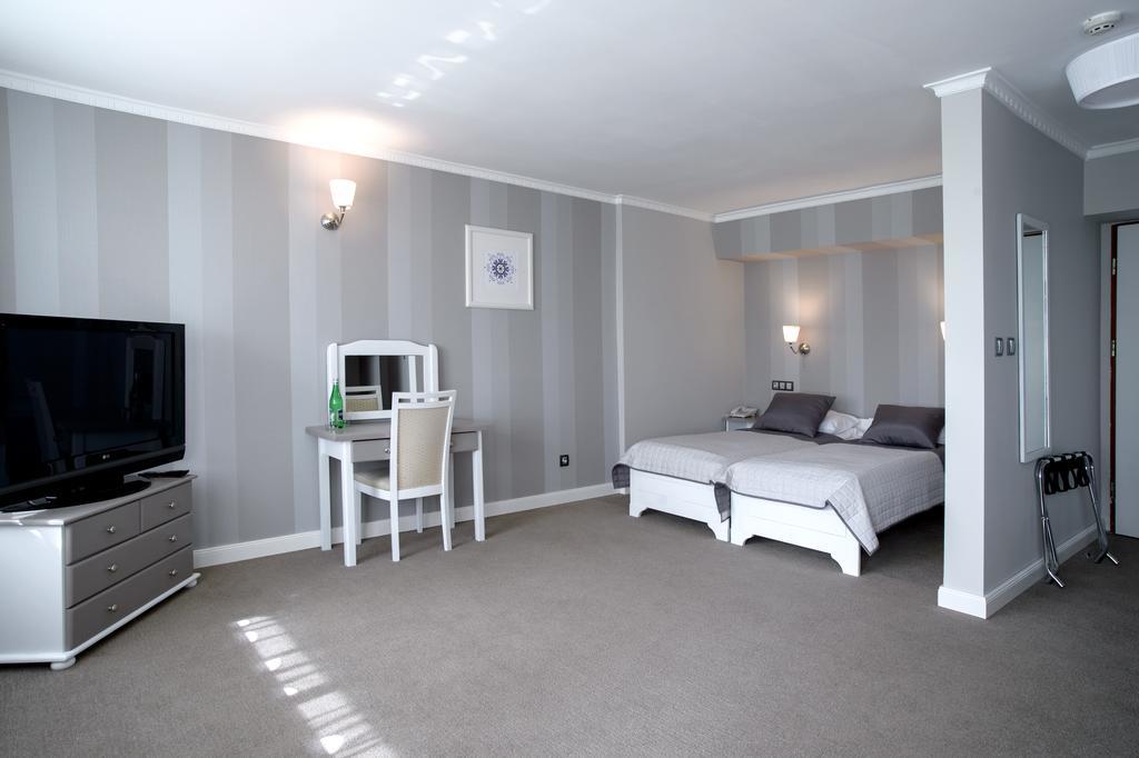 Hotel Niedzwiadek Wdzydze Kiszewskie Esterno foto